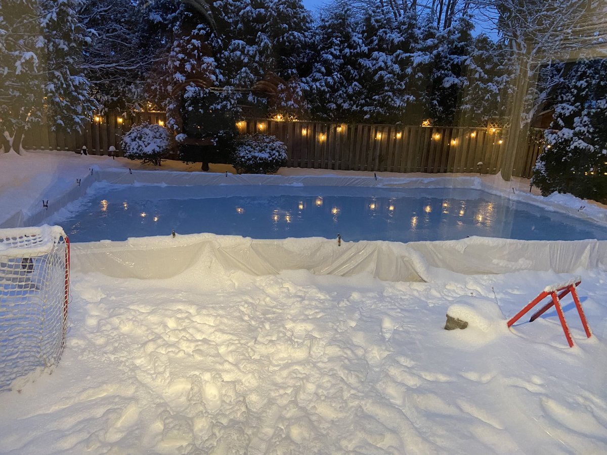 BigMac_97's tweet photo. @DarrenDreger beautiful morning in Whitby Ontario! Fresh snow and slick ice! Lettts goo. https://t.co/q6aS69mGtD