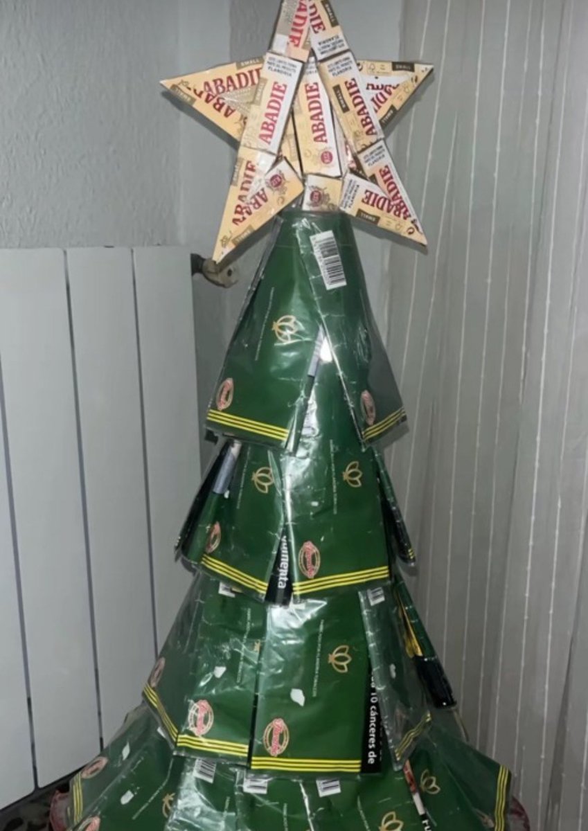 234noticies's tweet photo. 🎄 Avui Sabadell ha acollit el Campionat d’Arbres de Nadal 2024 i aquest ha estat el flamant guanyador: https://t.co/s7d7Dqyx3f
