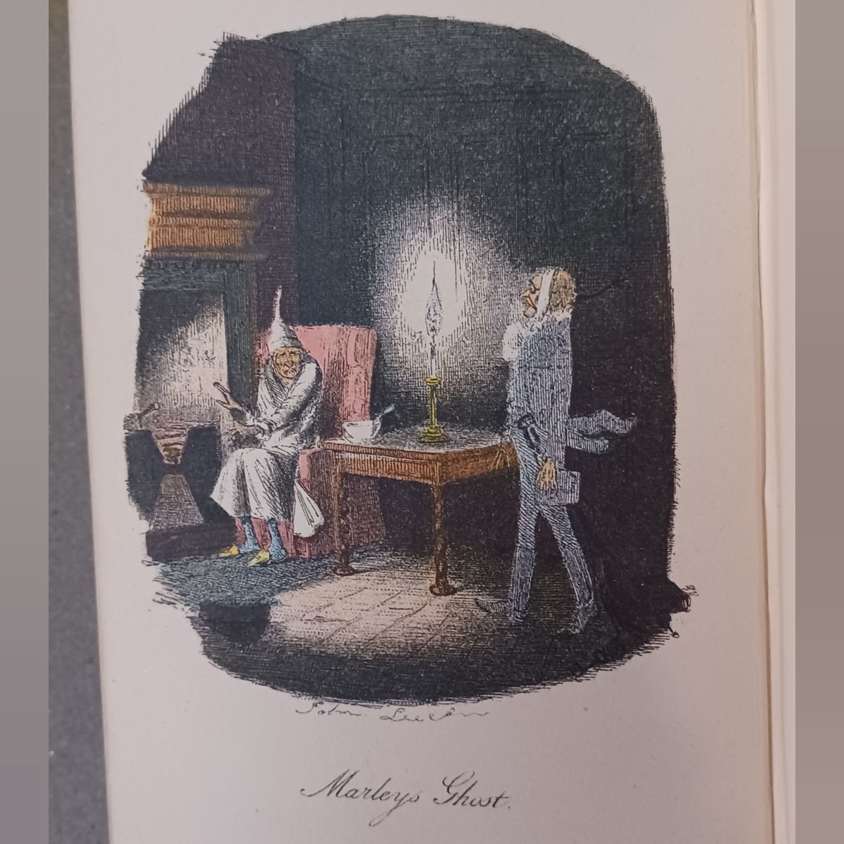 the_lib's tweet photo. "Marley was dead: to begin with."💀 
—And so begins the holiday classic, #AChristmasCarol! On this #ChristmasEve, we're snuggled in with that classic story. What are you reading? 🎄

Enjoy a 𝐦𝐚𝐠𝐧𝐢𝐟𝐢𝐞𝐝 bonus detail of the book cloth up close!
https://t.co/h3jzfcw4tO https://t.co/vIy7Jt6tHj