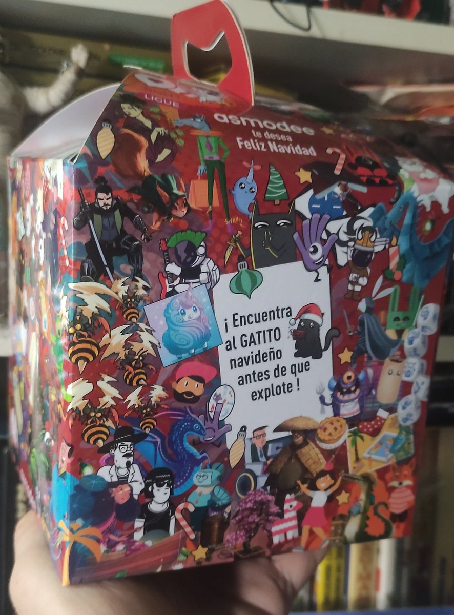 No hay acción más noble que alimentar a un autónomo. Muchas gracias por el panettone, <a href="/Asmodee_es/">Asmodee España</a>! Felices Fiestas!!!