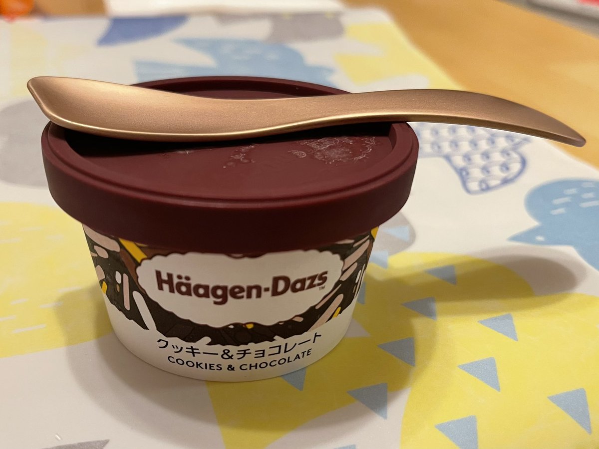 K2k2www's tweet photo. 今宵のデザート
#KITKATJapan #Haagen_Dazs_JP 
#RemanOnlineshop https://t.co/k5GNNMj6Cv