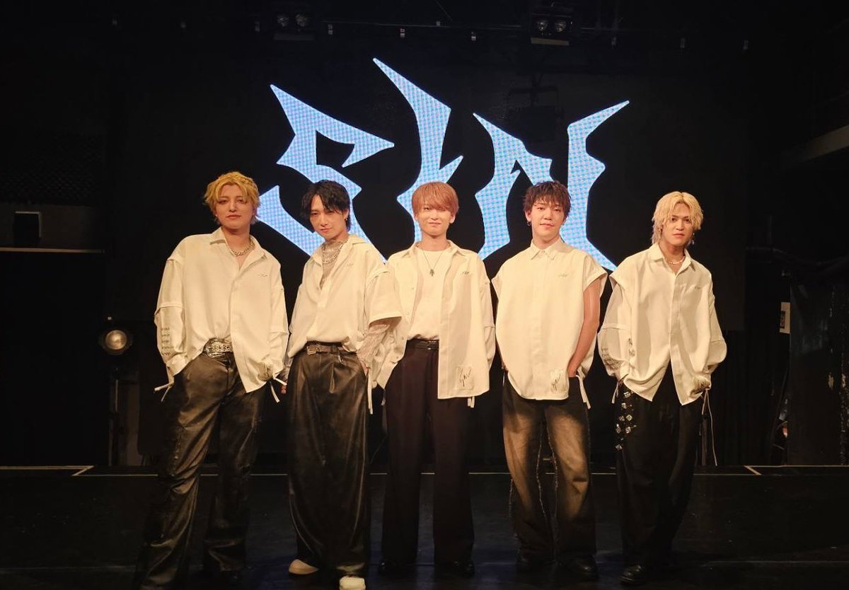 5IN_KATSUHIRO's tweet photo. 2nd Anniversary LIVE
お越しいただいた皆様ありがとうございました！

色々と大事な日に皆さんとLIVEを共有出来たことを幸せに思います。

新曲「Player」いかがでした？

低音が効いたブラックな楽曲です！

今年もライブ納め。
幸せな一日をありがとうございました！ https://t.co/AdlKKX6ZsH