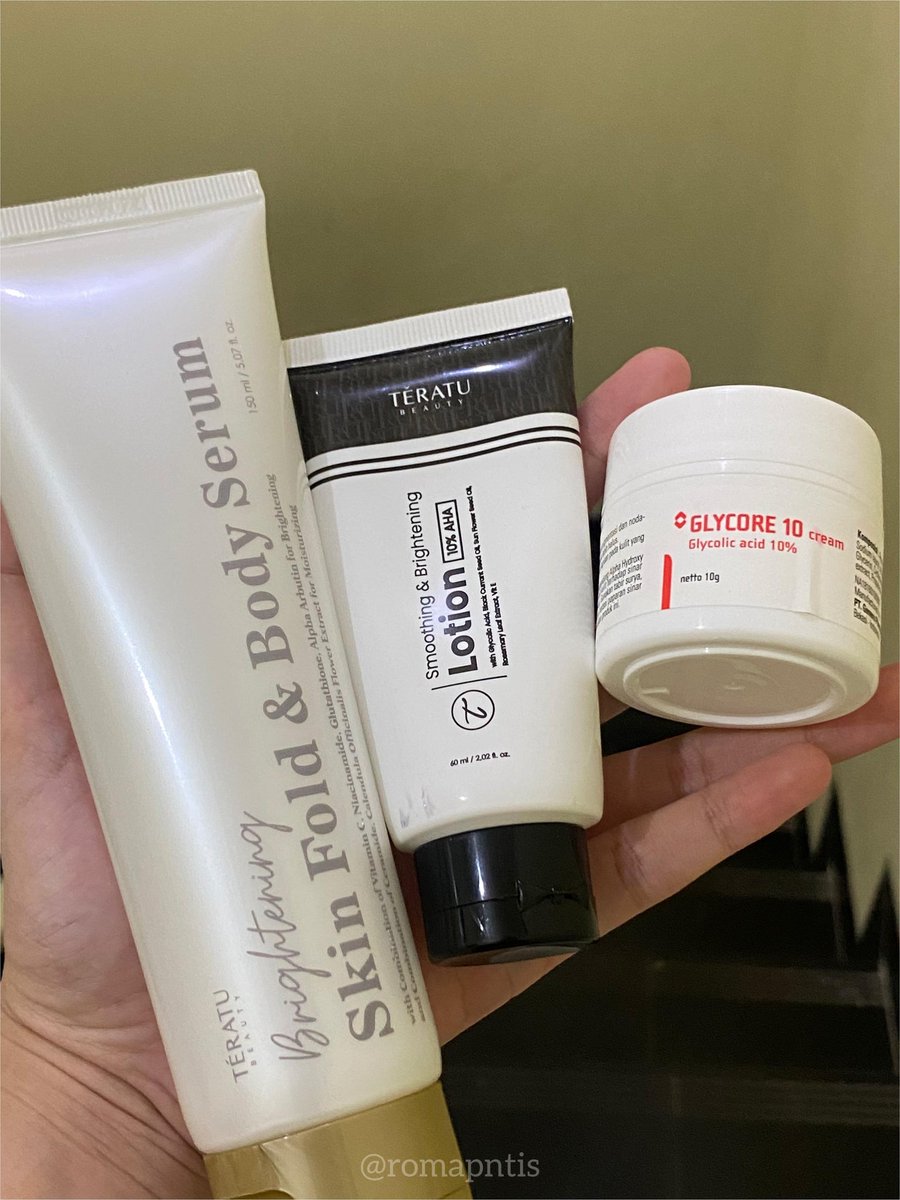romapntis's tweet photo. mau ketek cerahan? pakein glycolic acid.

masi kurang nampol? tambahin pake vitamin c…🧎🏻‍♀️🧎🏻‍♀️sungkem dulu sama dua combo ini https://t.co/QRfk0nfiMp