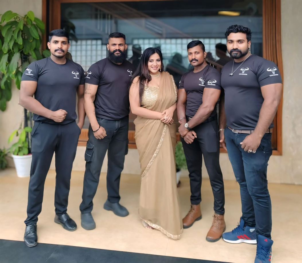 Anna Rajan hot photos | iiQ8 Mallu Aunty Anna Rashmi Rajan