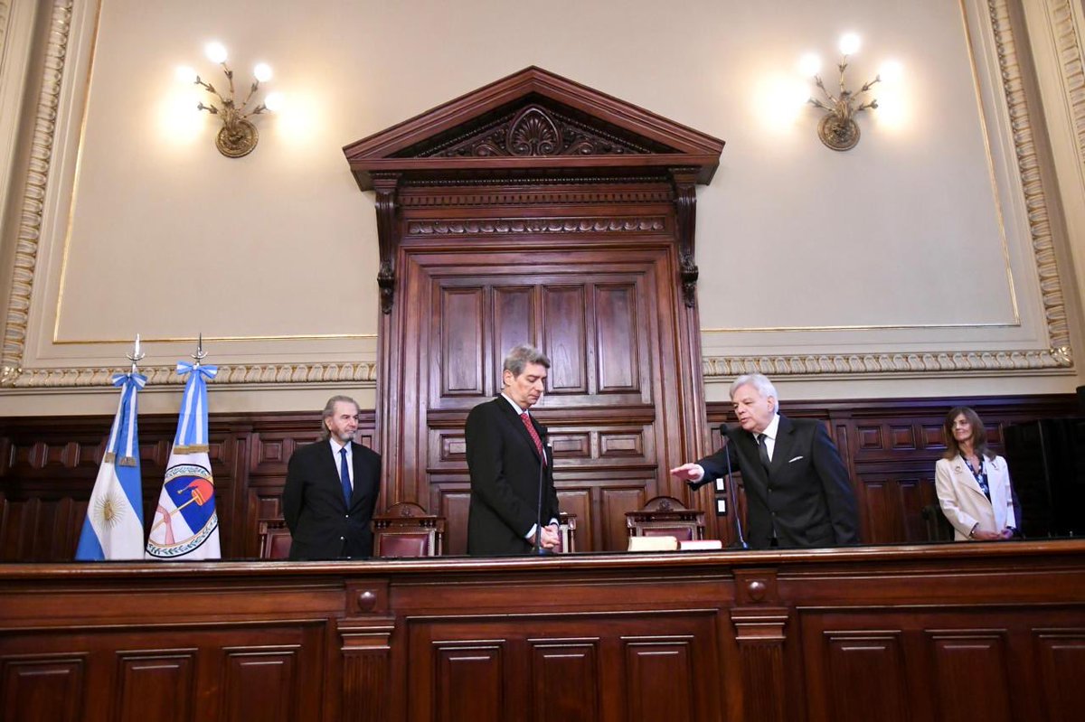 Con gran responsabilidad y orgullo juré como Consejero del <a href="/cmagistratura/">Consejo de la Magistratura de la Nación</a>. Agradezco a quienes me han honrado con su elección para esta función y me comprometo a trabajar en la consolidación de una justicia transparente, ágil y cercana.