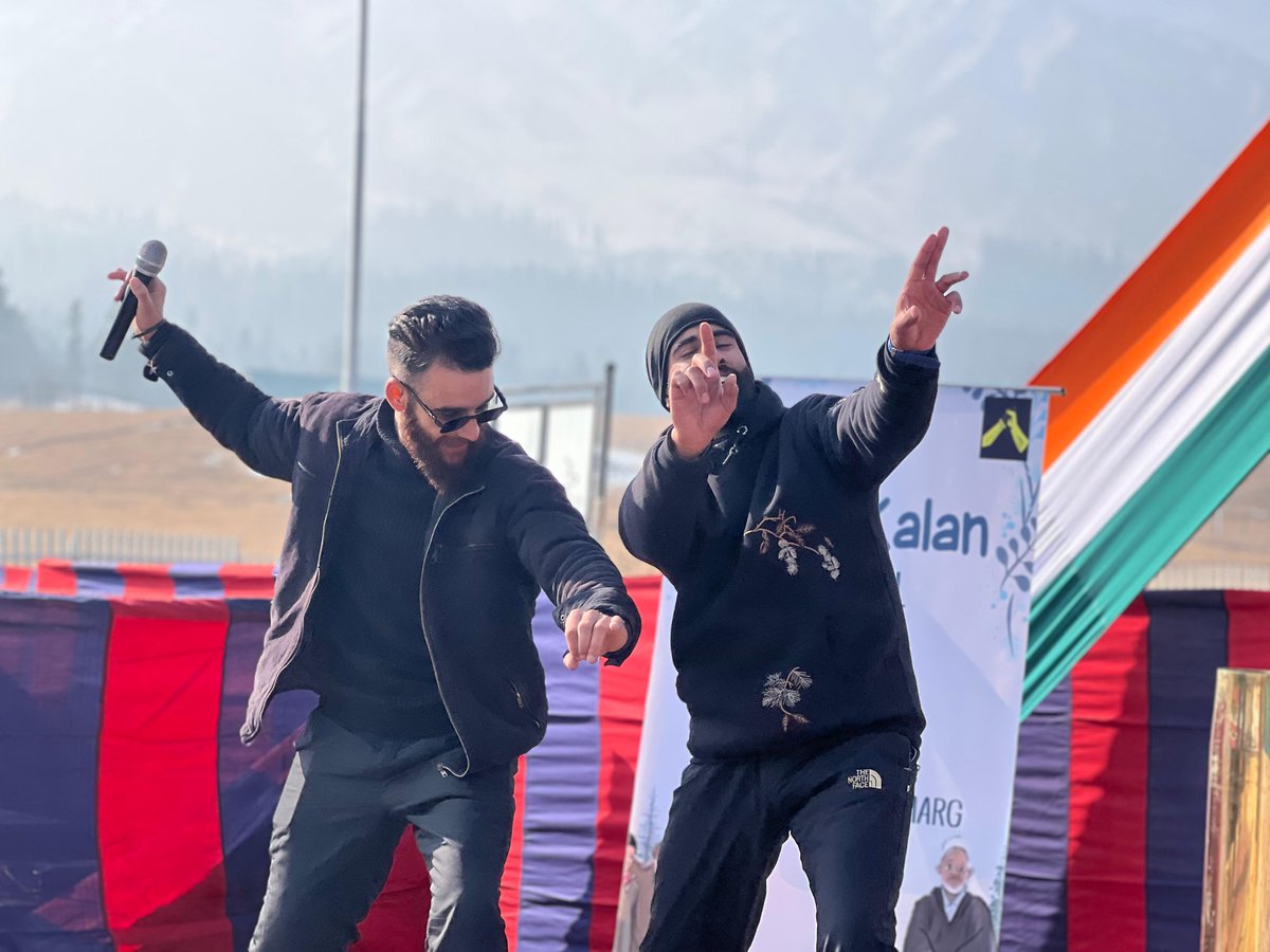 SafarScribeMD's tweet photo. The Chillai Kalan Festival at #gulmarg Club brought winter magic to life with vibrant Kashmiri arts, music, and cuisine, celebrating the beauty and culture of #Kashmir. Truly an unforgettable experience!

#ChillaiKalan #KashmirCulture #WinterFestival #pheran https://t.co/bin980h7rb