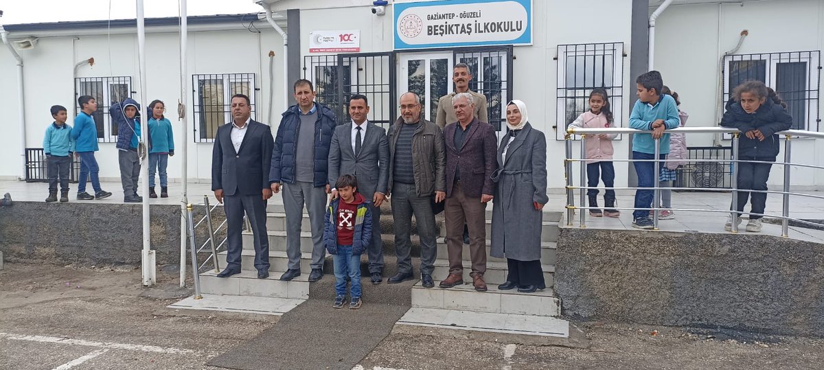 Oguzeli_mem's tweet photo. İlçe  Milli Eğitim Müdürümüz Mustafa BOZGEYİK ve Şube Müdürlerimiz, Beşiktaş ilkokulu ile Yazılı Şehit Mustafa Mercan Ortaokulunu ziyaret ederek öğrenci,öğretmen ve okul yöneticileriyle bir araya geldiler. 

📍Yazılı 

@Gaziantep_MEM 
@erdalkilinc27 
@MustafaBozgyk27 https://t.co/jRjsBgawxj