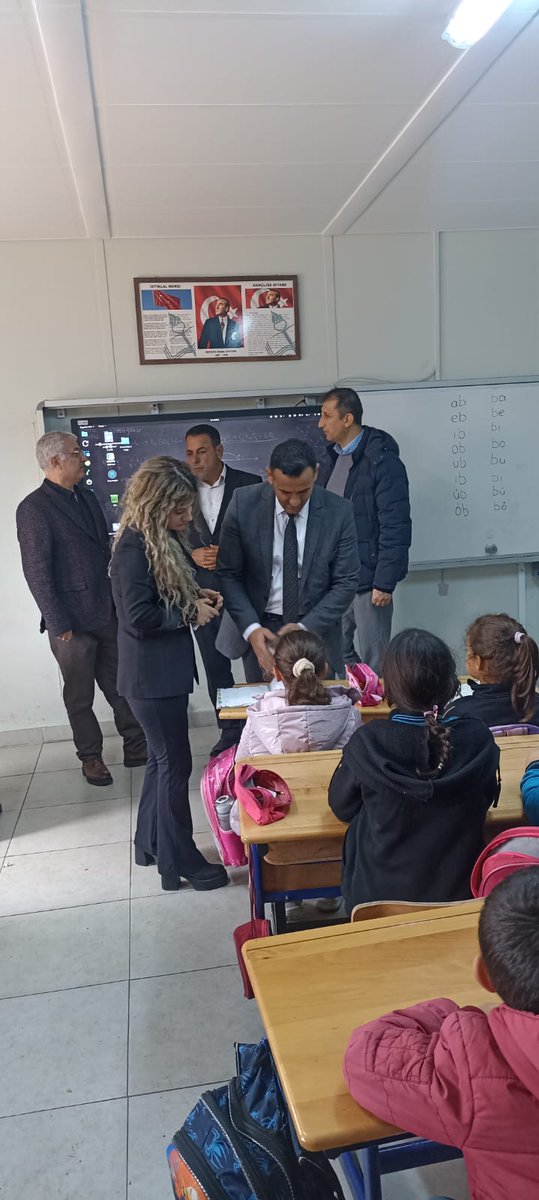 Oguzeli_mem's tweet photo. İlçe  Milli Eğitim Müdürümüz Mustafa BOZGEYİK ve Şube Müdürlerimiz, Beşiktaş ilkokulu ile Yazılı Şehit Mustafa Mercan Ortaokulunu ziyaret ederek öğrenci,öğretmen ve okul yöneticileriyle bir araya geldiler. 

📍Yazılı 

@Gaziantep_MEM 
@erdalkilinc27 
@MustafaBozgyk27 https://t.co/jRjsBgawxj