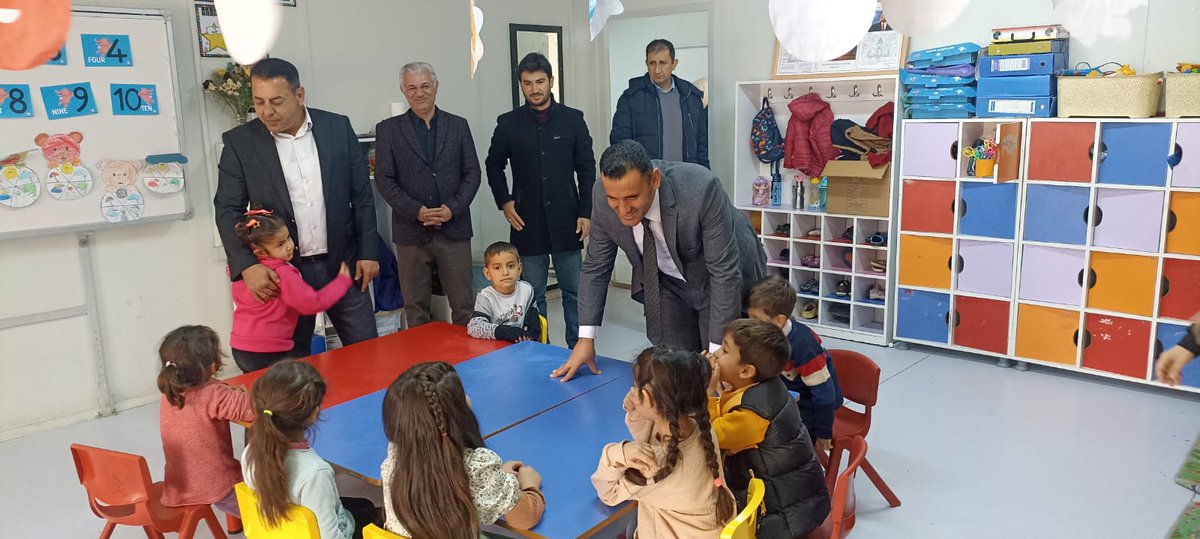 Oguzeli_mem's tweet photo. İlçe  Milli Eğitim Müdürümüz Mustafa BOZGEYİK ve Şube Müdürlerimiz, Beşiktaş ilkokulu ile Yazılı Şehit Mustafa Mercan Ortaokulunu ziyaret ederek öğrenci,öğretmen ve okul yöneticileriyle bir araya geldiler. 

📍Yazılı 

@Gaziantep_MEM 
@erdalkilinc27 
@MustafaBozgyk27 https://t.co/jRjsBgawxj