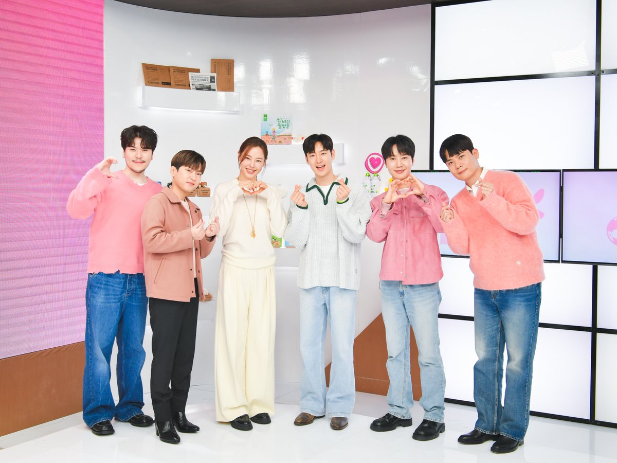 official_lapoem's tweet photo. #LAPOEM
MBC every1 <LOVE챌린지 2024>

많은 것을 배우고 느낄 수 있었던 LOVE챌린지,
좋은 일에 함께할 수 있어서 영광이었습니다🫶

LOVE챌린지에 참여하는 저희의 모습은
12월 25일(수) 자정❗️
MBC every1과 옥스팜 유튜브 채널에서
시청하실 수 있으니 많은 시청 부탁드립니다💝

#라포엠 #LOVE챌린지 @OxfamKorea
#유채훈 #박기훈 #최성훈 #정민성
#YouChaehoon #ParkKihun
#ChoiSunghoon #JeongMinseong