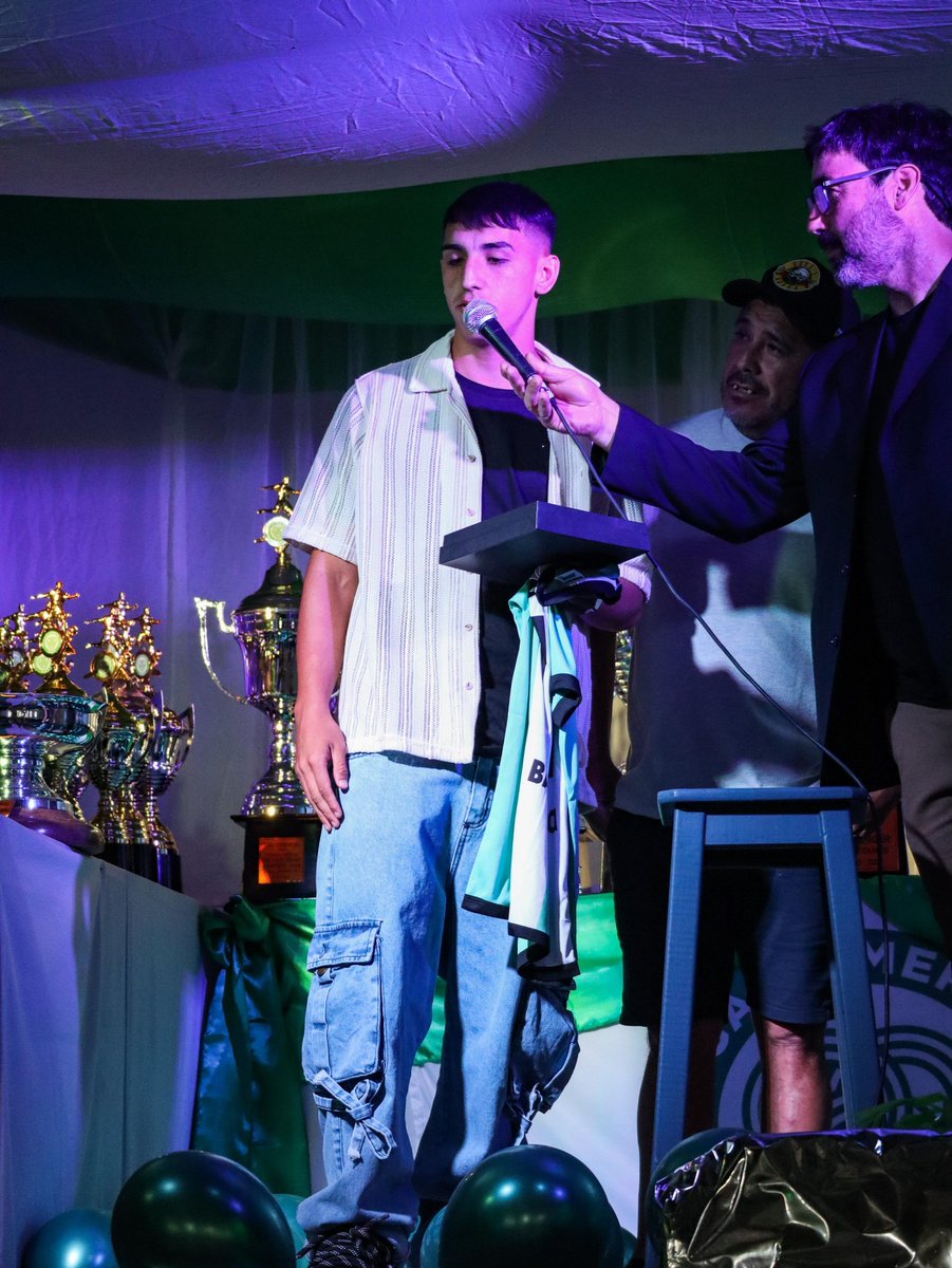 El sábado también reconocimos a Lautaro Millán, jugador del Club Independiente y el seleccionado nacional Sub 20, por su paso por nuestra Liga.
¡Vamos Lauti! 💪✨🏅
