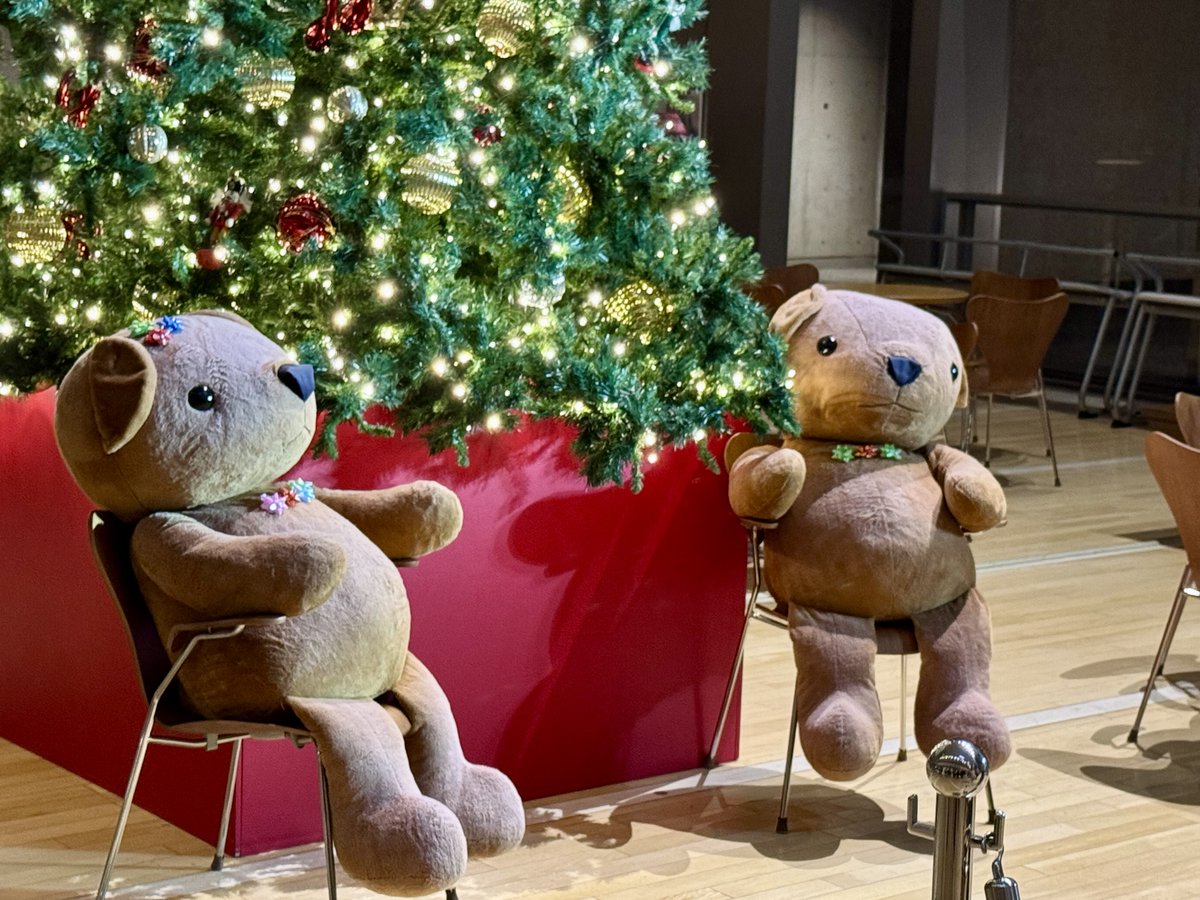 メリークリスマス🎄 #新国くま たちは、「#白衛軍」千穐楽で仕事納め