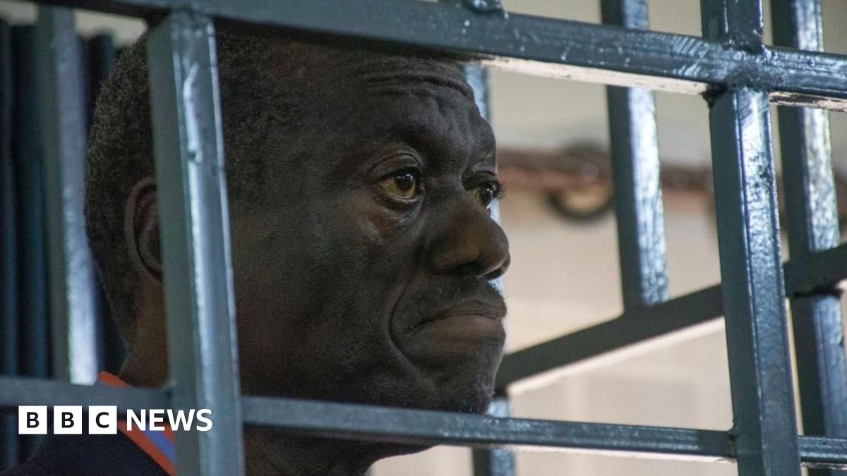 BBCAfrica's tweet photo. The wife of detained Ugandan opposition politician Kizza Besigye has denounced as "cruel and inhumane" a ban on prisoners receiving visitors on Christmas Day. https://t.co/FAib0Mtqbu https://t.co/3yrkqy9JNx