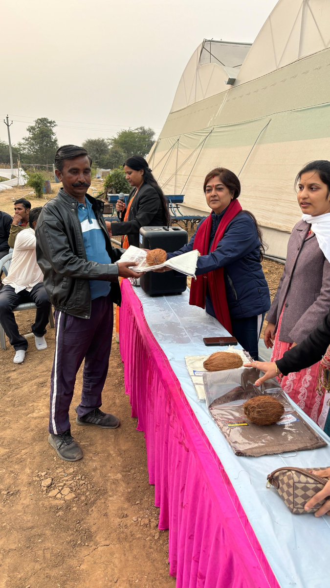 SSIAST's tweet photo. Farmers' Day was celebrated across country showcasing its essence in different ways like awareness camps, trainings, exibiting stalls and Agnihotra rituals to promote harmony with nature etc. Farmers came together to share knowledge, pay respect to one another.
#ssiast https://t.co/zXxOfncG54