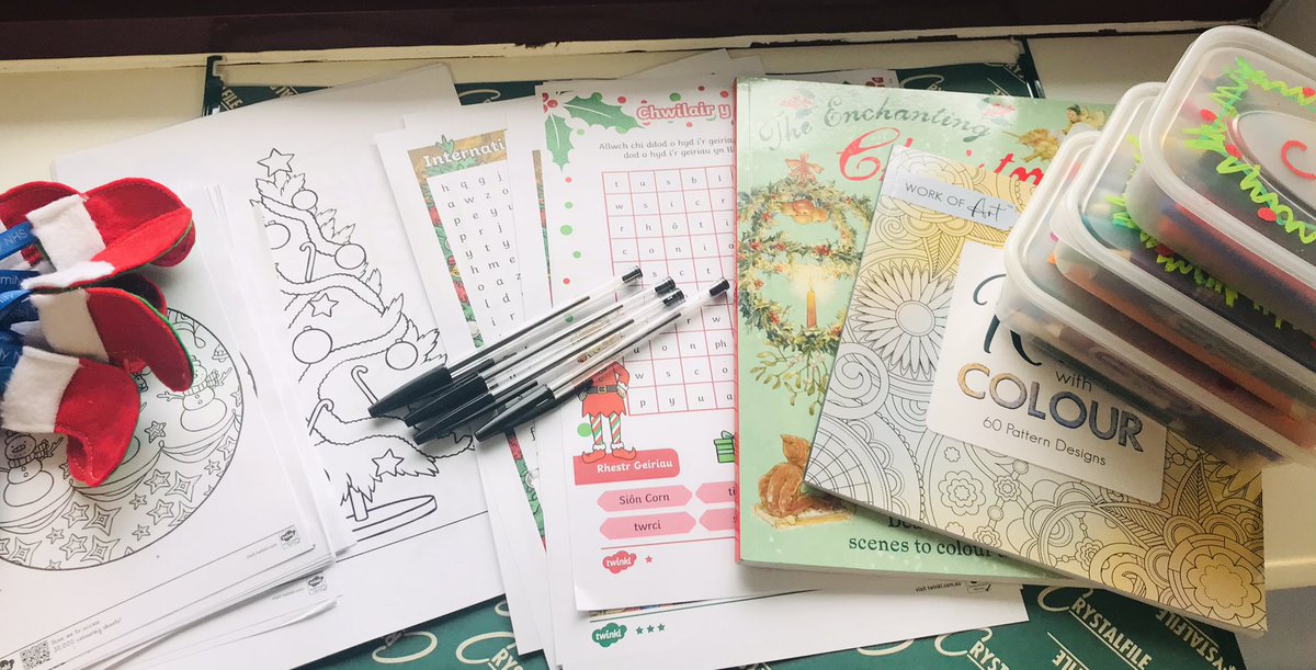 sianymarv's tweet image. Festive activities to help combat Hospital boredom &amp;amp; anxiety. 🎄My friends kindly donated hundreds of pens, pencils and colouring books. #deconditioning #teamPPH #teamHywelDda #christmascolouringin @HywelDdaHB  @meinir23 @CatrinRooney @sianyhopkins @EQIiP_HywelDda @RCNWales 🎅🏽