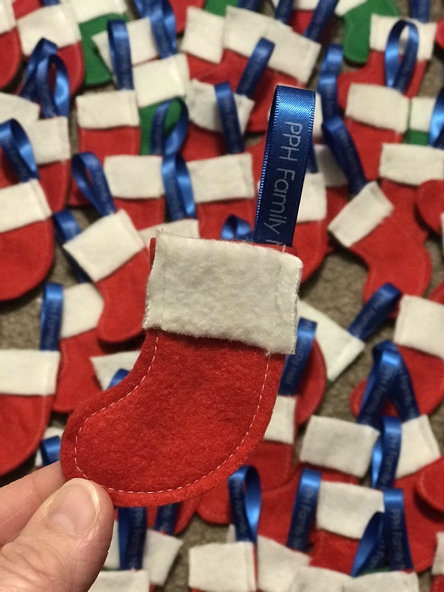 sianymarv's tweet image. Festive activities to help combat Hospital boredom &amp;amp; anxiety. 🎄My friends kindly donated hundreds of pens, pencils and colouring books. #deconditioning #teamPPH #teamHywelDda #christmascolouringin @HywelDdaHB  @meinir23 @CatrinRooney @sianyhopkins @EQIiP_HywelDda @RCNWales 🎅🏽