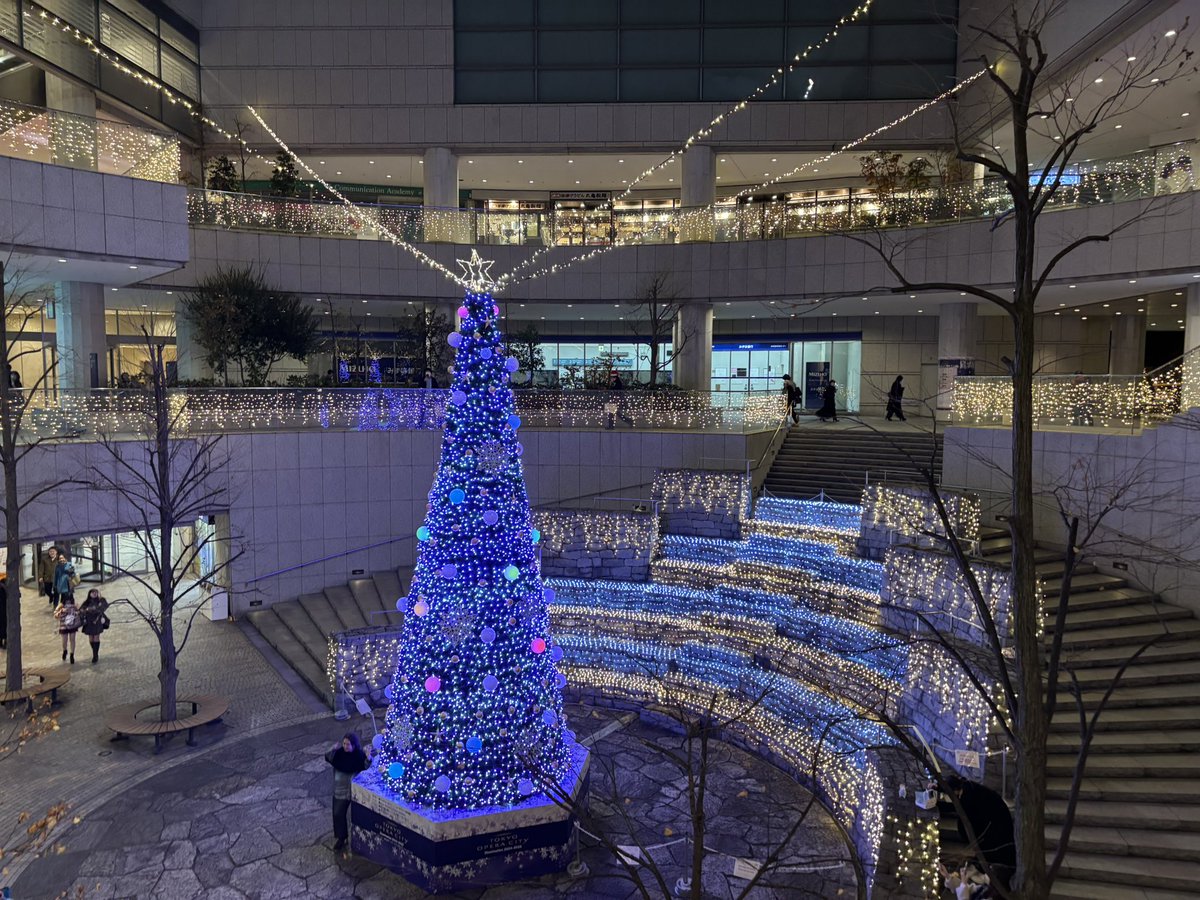 chiara_ifr's tweet image. #BNMC クリスマス🎄コンサートで2024年の聴き納めしてきましたー
熱量すごい曲ばかりでもう胸いっぱい🤗 
外は寒いけど、オペラシティコンサートホールは熱気に包まれてました。

まさかクリスマスにクロスロード聴けるとは😭そしてマサニーニ爆誕‼️