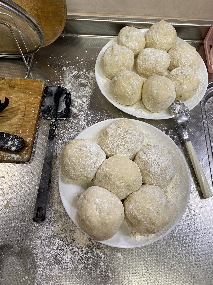 Merry Christmas and happy holidays everyone! 🎄🎅🏻🌟
I finished cooking and we’re eating now!
Christmas dinner is
Schweinebraten (roast pork) 
with Kartoffelknödel (potato dumplings), homemade gravy, steamed vegetables, caramelised red wine pear,
Blaukraut (pickled red cabbage).