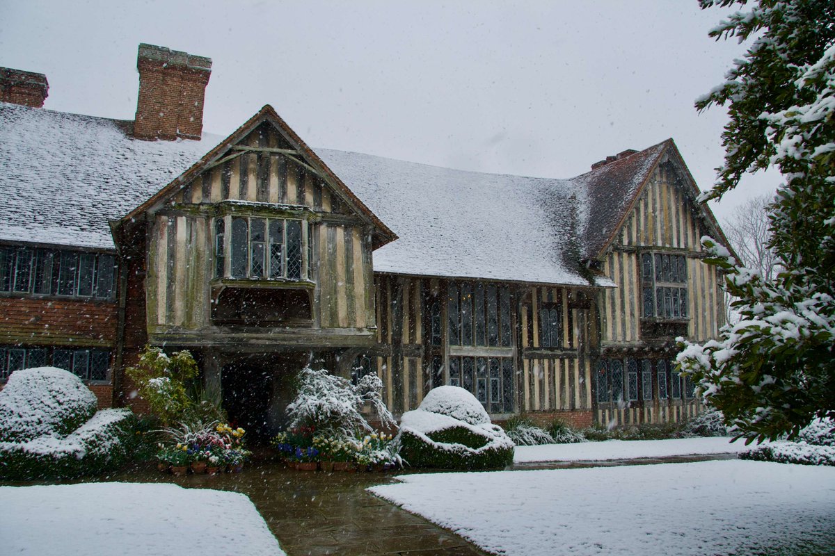 HM Lord-Lieutenant of East Sussex and the entire East Sussex Lieutenancy wish you and your loved ones a joyful Christmas and a prosperous New Year.

📷Great Dixter, Northiam. Credit: Philip Crouch-Baker - ow.ly/cEY250UvZsC
