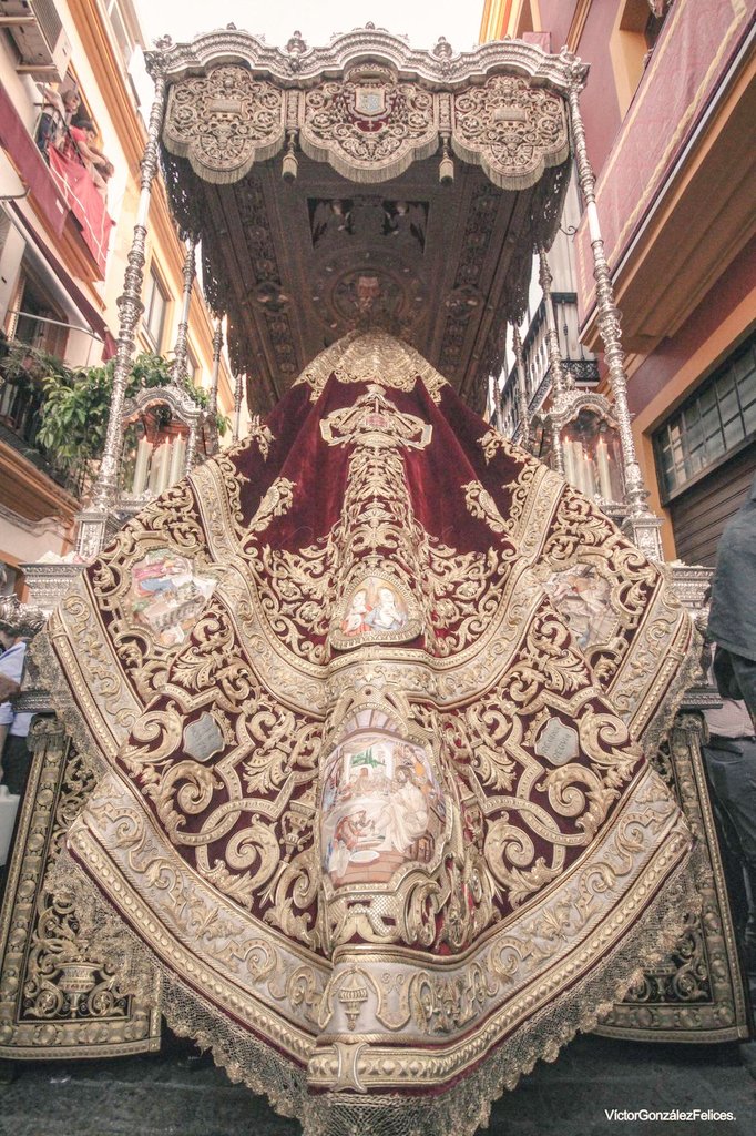 Feliz SolsticTEKILLAAAA.

¡¡Feliz Navidad amigos!!

Los integrantes de la tertulia os deseamos lo mejor. Y lo mejor es la trasera de un buen palio, así que.. a ustedes.