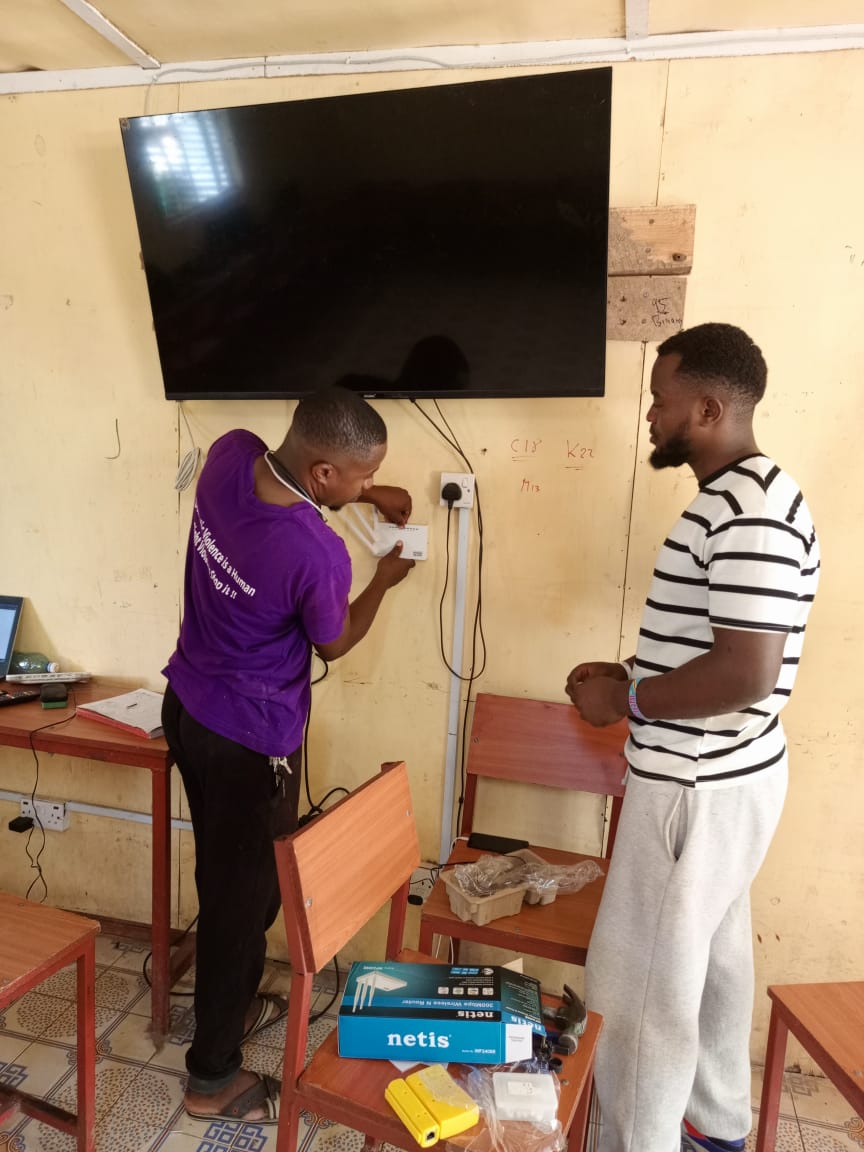 zigashanepascal's tweet image. At @SolidarityInit1 this morning, I was extending the internet connection to the other computer rooms as their visionary leader @Bahydro5 ambitiously looks forward to continuing to break the digital divide. Thank you for the opportunity to share our expertise with SIR