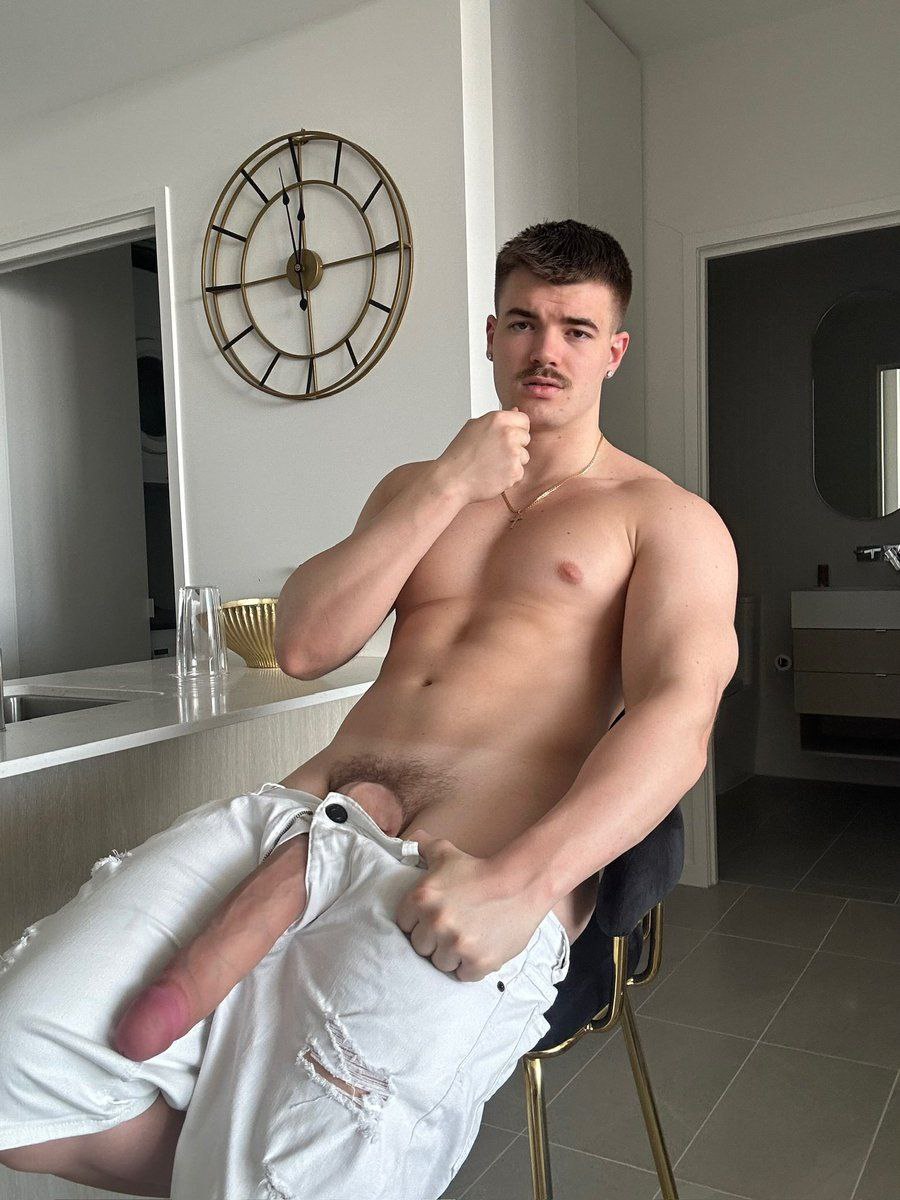 vensam26's tweet photo. Giant dick https://t.co/tmexdvkIwg