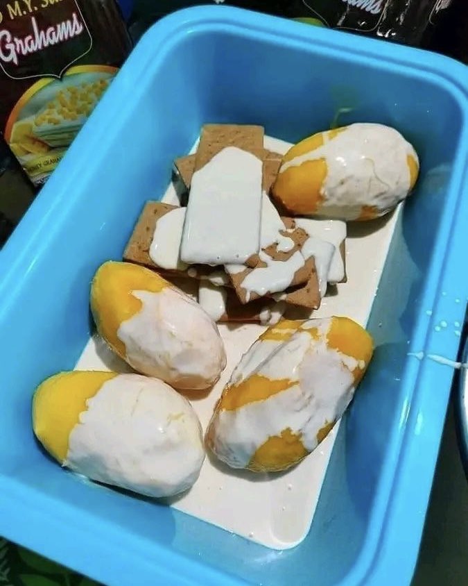 ivecxld's tweet image. maligayang pasko 🎄 

kuha nalang kayo mango graham, specially made by yours truly