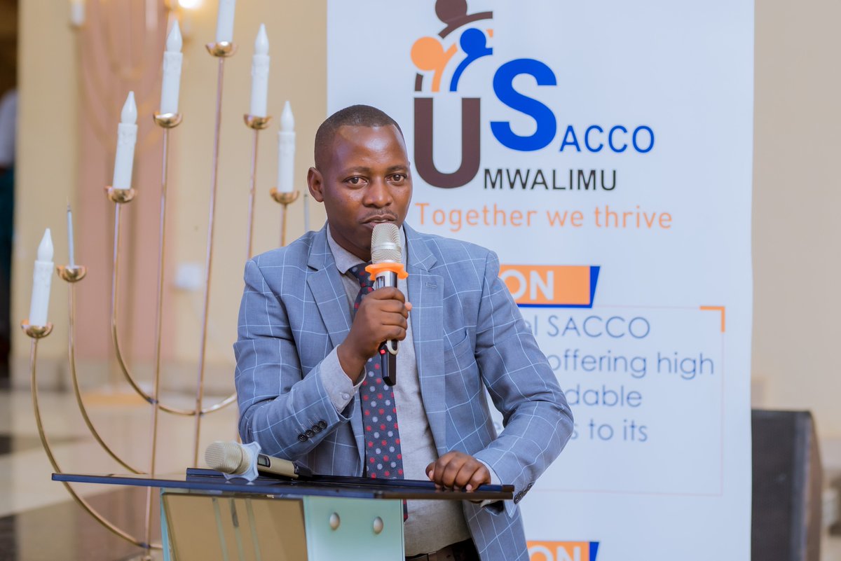 MwalimuSacco's tweet photo. Mu nama isanzwe ya 29 y'Inteko Rusange ya @MwalimuSacco yateranye kuwa 23/12/2024, yemeje izamurwa ry’umusanzu w’Agasanduku ko Gutabarana ukava ku Frw 300 ukajya ku Frw 1,000 buri kwezi, hagamijwe kongera ingano y’amafaranga yahabwaga umunyamuryango mu gihe yagize ibyago …(1/2) https://t.co/2FwimfAxuF