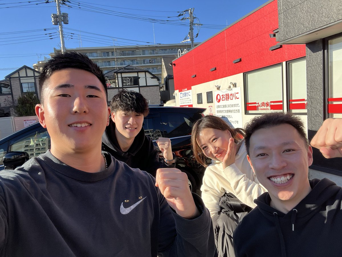 本日もお疲れ様でした‼️
🔥ゴリスキの日常🔥
今日はクリスマスイブ🎄🎅
お二人に会えて幸せでした😁
夜は安達さんと綺麗なレインボーブリッジと綺麗な東京の街並みを見ながら帰還しました✨
明日も一日頑張っていきましょう💪

#ドクターストレッチ
#南大沢
#毎日投稿
#日本一
#d1wgp4