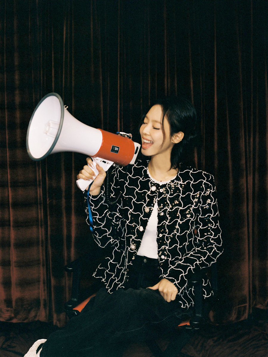 oddatelier's tweet photo. Happy Holidays!
Love, JENNIE

Dec 24 📢

🔗 https://t.co/Jz0E5KnoI6

#JENNIE #제니 #JENNIE_AdventCalendar #Love_JENNIE❤️ #OA https://t.co/90ITJEseWd