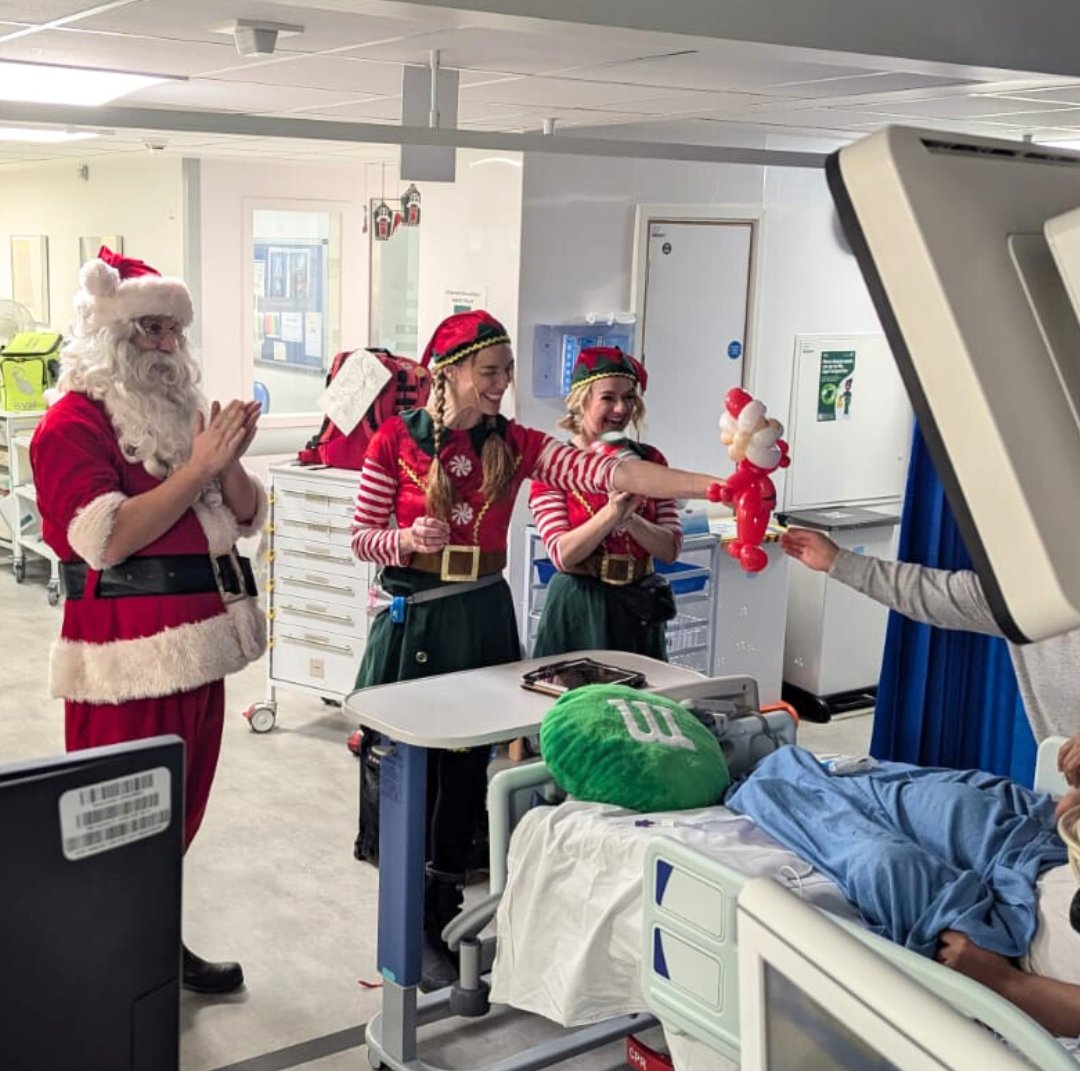 Yesterday, our entertainers visited St Mary’s Hospital <a href="/ImperialNHS/">Imperial NHS 💙</a> <a href="/WLCH_NHS/">West London Children's Healthcare</a> with Father Christmas and his elves spreading some festive fun to children and young people at their bedsides, through music gifts and more. So much fun for patients and staff alike.🎅🎶🎁