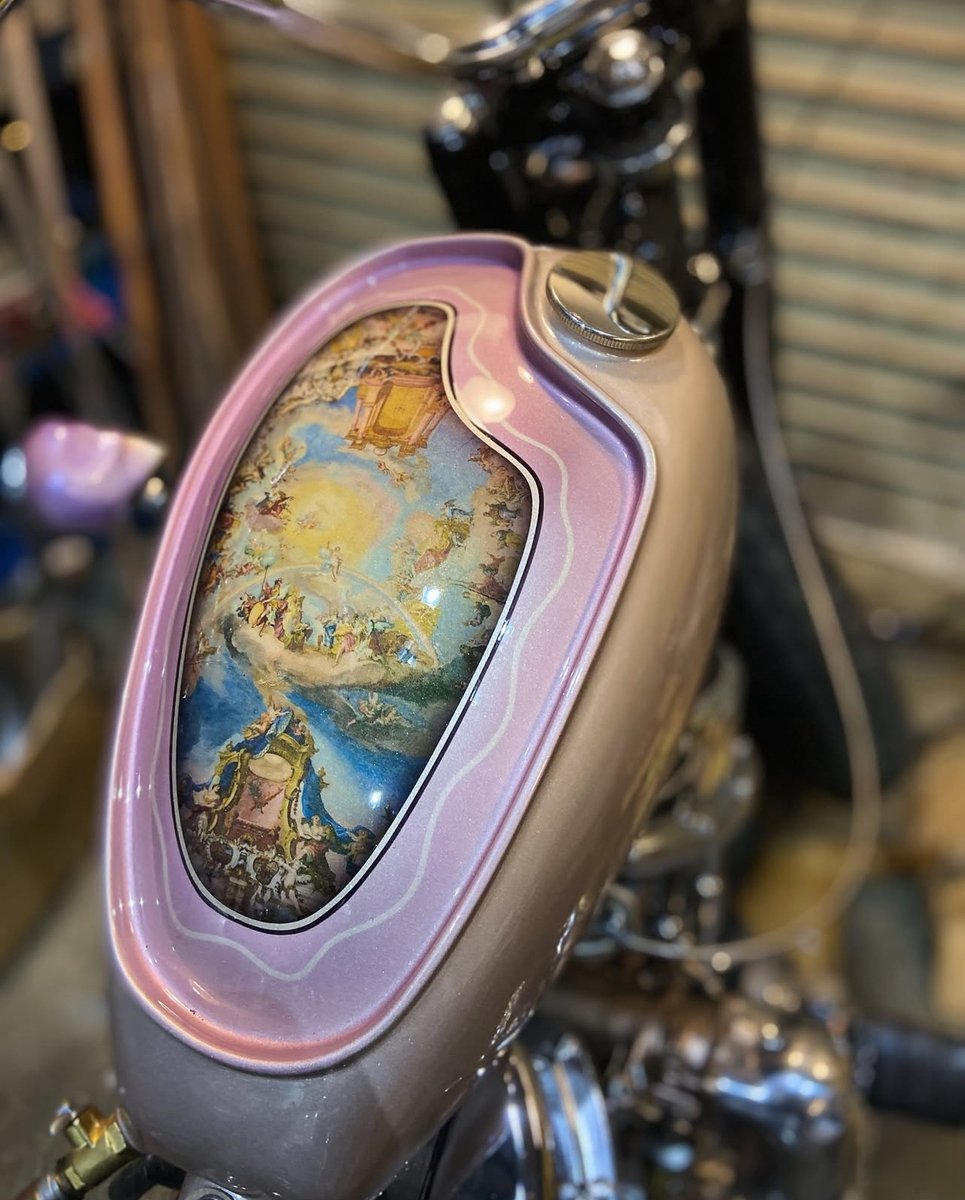 LowbrowCustoms's tweet photo. Tank Art Tuesdays with @__yoppii and this hella nice molding and classic heavenly piece. #choppershit #choppers #tankart #tankarttuesdays #painteverything #paintedgastank #chopperart #motorcycleart https://t.co/Fyzu2cqB05
