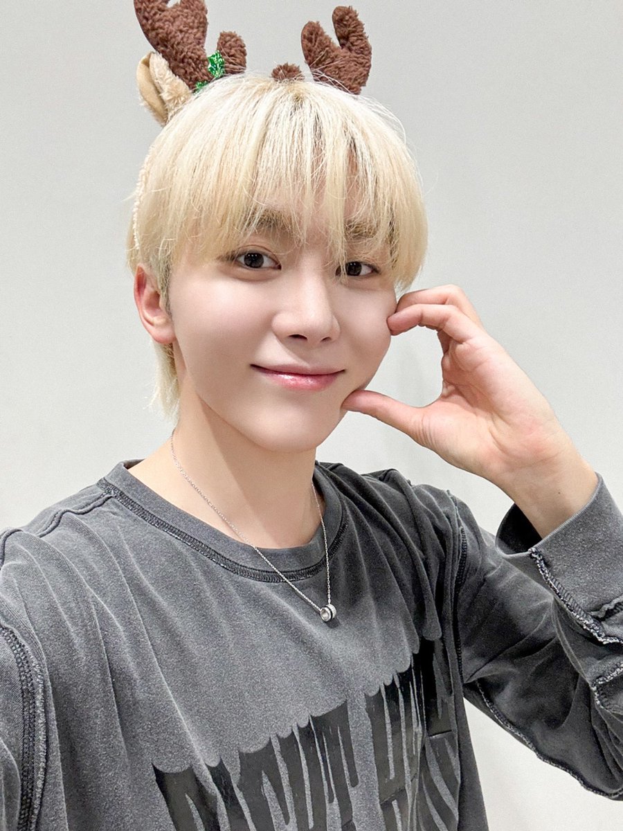 BO0S2_'s tweet photo. 산타 루돌프 뺏어야겠단.. https://t.co/tlkdJEfoX5