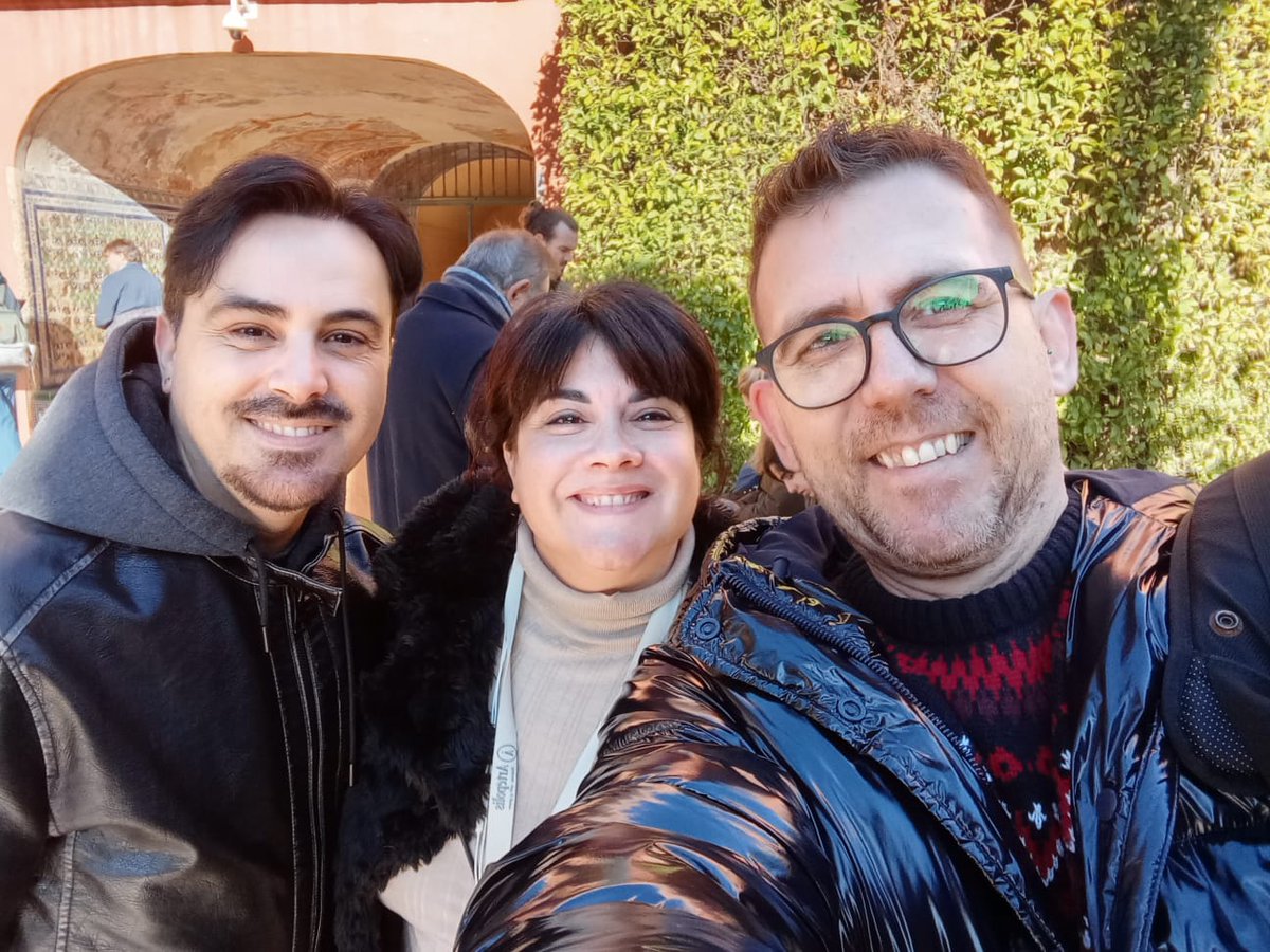 No hay mejor guia del <a href="/SevillaAlcazar/">Alcázar de Sevilla</a> que <a href="/Artepolis_es/">Zoraida</a> 

Mil gracias!!!!!