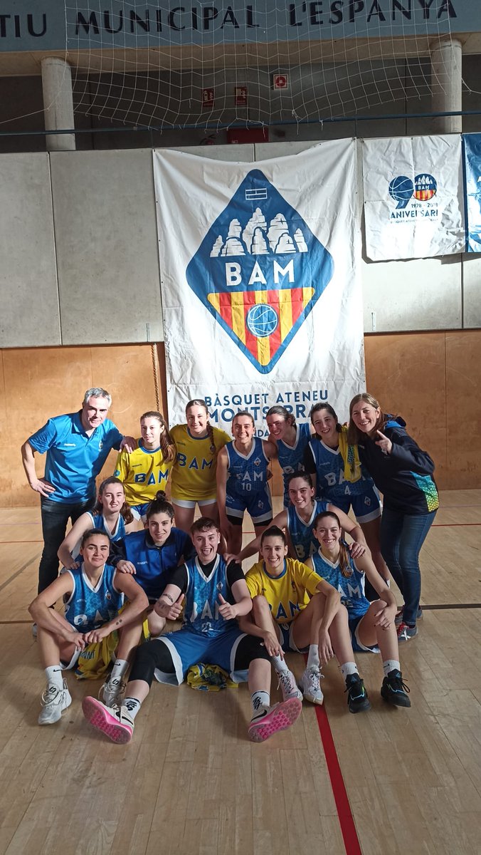 Basquet_BAM's tweet photo. 🔥🔥🔥 El 𝐒𝐄̀𝐍𝐈𝐎𝐑 𝐅𝐄𝐌𝐄𝐍𝐈́ tanca l'any amb el lideratge del seu grup sota el braç!!!! 

Aquest cap de setmana es van imposar al @cebsantjordi per 54-46 per mantenir-se primeres. 

𝗟𝗜́𝗗𝗘𝗥𝗦 🏀💪

💛 I TU I TU BAM! 💙

#somBAM
#bàsquetcatalà
#basketball
#bàsquet https://t.co/UlhC3LimWq