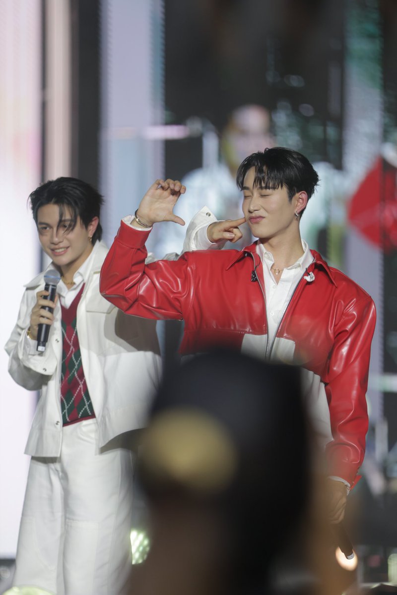 iconsiam's tweet photo. นี่มันอะไรกันครับเนี่ย

MIRACLE OF WILLIAMEST

#ICONSIAMMiracleOfGiftsxWilliamEst
#ICONSIAMMiracleOfGifts #ICONSIAMXWilliamEst #Williamjkp #est_rvp #WilliamEst
#ICONSIAM #Celebrate #NewYear #Christmas #Gifts #ดินแดนแห่งของขวัญไอคอนสยาม #มหัศจรรย์ของการให้ที่ไอคอนสยาม #ส่งต่อความสุขกับไอคอนสยาม