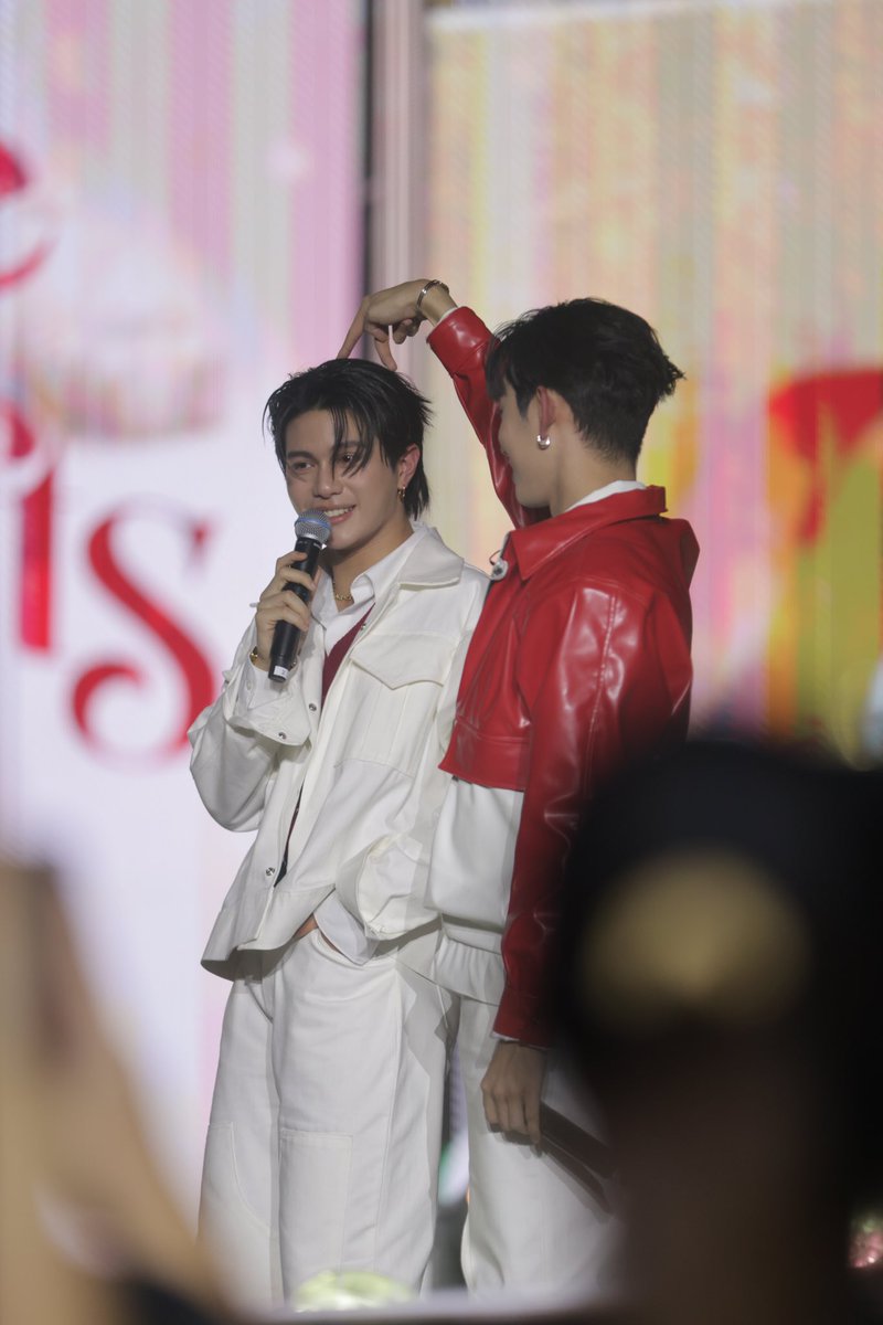 iconsiam's tweet photo. นี่มันอะไรกันครับเนี่ย

MIRACLE OF WILLIAMEST

#ICONSIAMMiracleOfGiftsxWilliamEst
#ICONSIAMMiracleOfGifts #ICONSIAMXWilliamEst #Williamjkp #est_rvp #WilliamEst
#ICONSIAM #Celebrate #NewYear #Christmas #Gifts #ดินแดนแห่งของขวัญไอคอนสยาม #มหัศจรรย์ของการให้ที่ไอคอนสยาม #ส่งต่อความสุขกับไอคอนสยาม