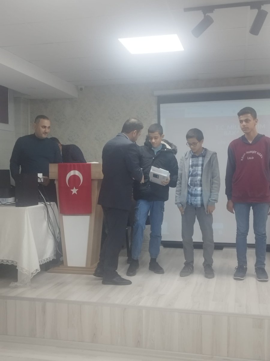 Mesleki Yarışmalar İl Finalleri

Din Öğretimi Genel Müdürlüğünün düzenlediği mesleki yarışmalar il finallerinde okulumuzdan 
Habibetullah Elali Genç Nida Kur'an-ı Kerim'i güzel okuma yarışmasında il ikincisi, 
+