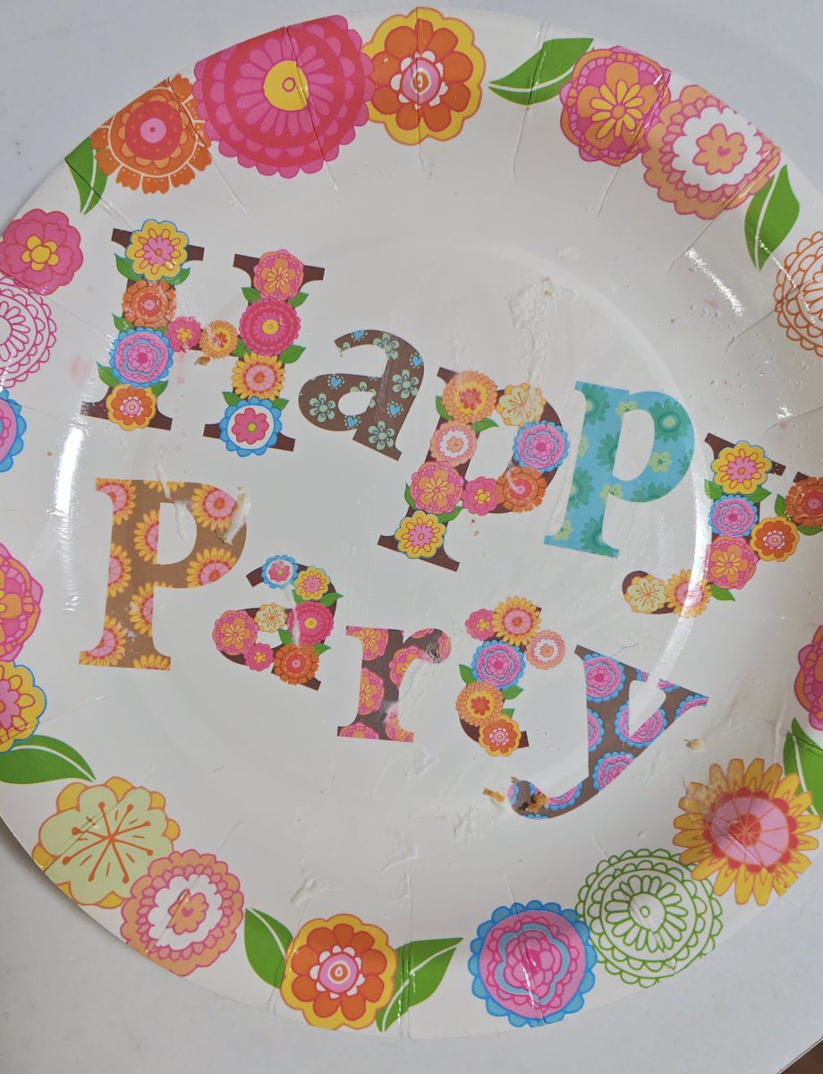 kobitopenpen's tweet photo. すぐなくなっちゃった…🍰
今年もあと少し、頑張ろ٩(´ᵕ｀๑)و

#同時多発一人お菓子パーティー https://t.co/STdTNUhFSU