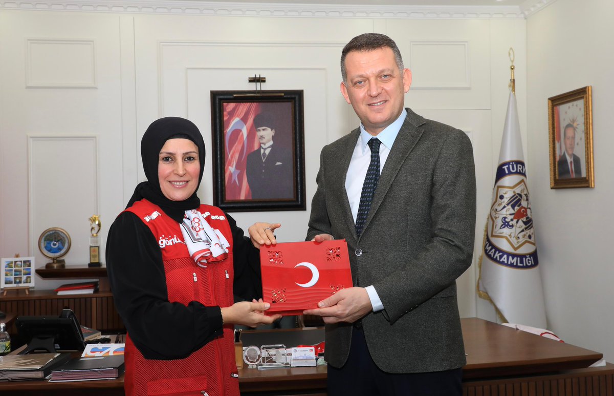 alanya_kizilay's tweet photo. Türk Kızılay Alanya Kadın olarak Kaymakamımız Sn. Fatih Ürkmezer'i ziyaret ettik.Toplumun geneline yürüttüğümüz projeler ve yeni dönem hedeflediğimiz çalışmalarla ilgili fikir alışverişinde bulunduk.Göstermiş olduğu ilgi ve destek için Sayın Kaymakamımıza şükranlarımızı sunuyoruz https://t.co/eXAnW3yPgp