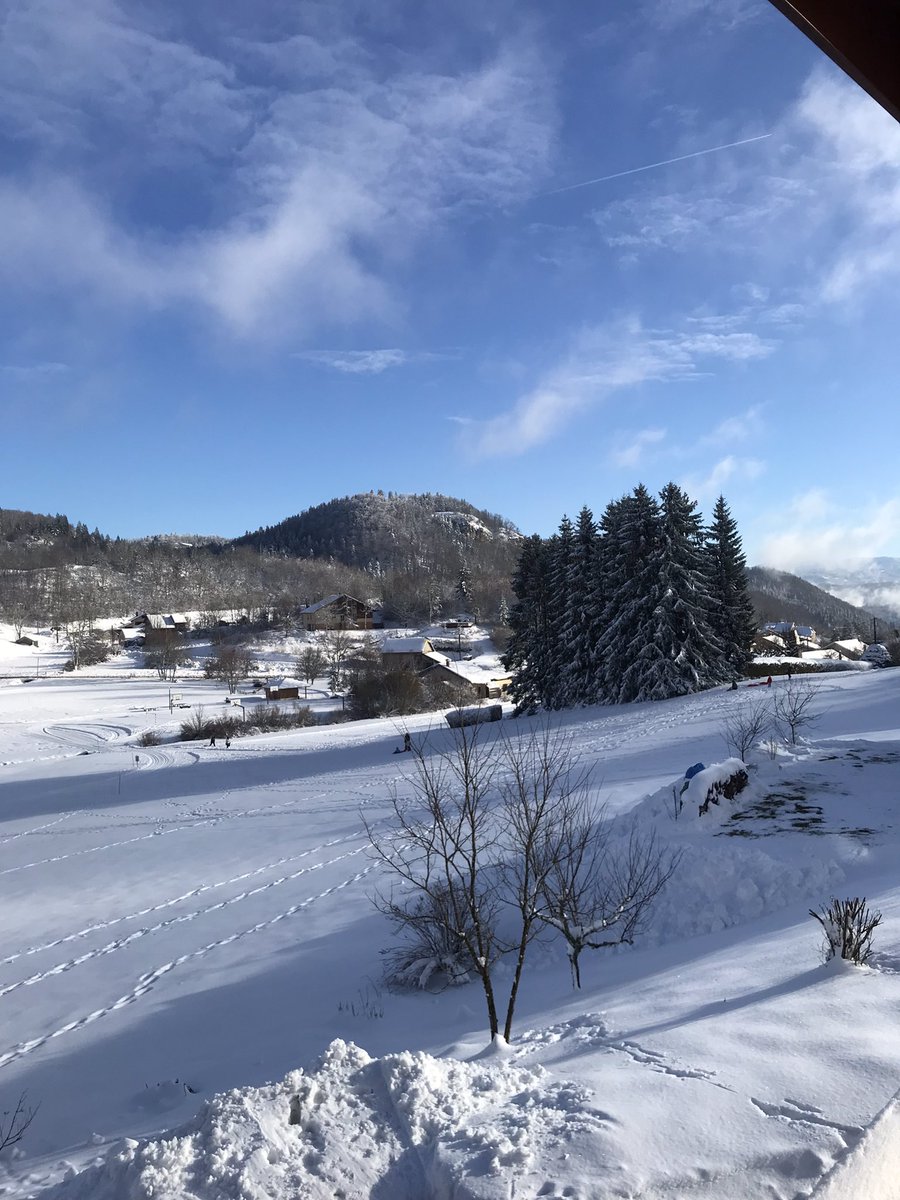 fdsCroz's tweet photo. ℹ️ Le domaine nordique est ouvert ! Ski de fond, raquettes et luges ❄️☀️ https://t.co/zeNpOIlssE