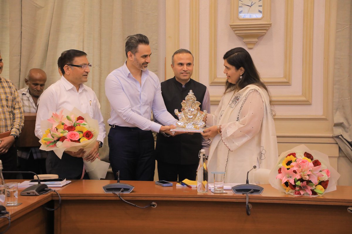 chm_mpcb's tweet photo. A presentation introducing the Maharashtra Pollution Control Board (MPCB) and its various initiatives was conducted in the presence of Hon. Minister Smt. Pankaja Munde. The session focused on highlighting the board's role and its efforts toward environmental sustainability. https://t.co/8VcQiwBl9y