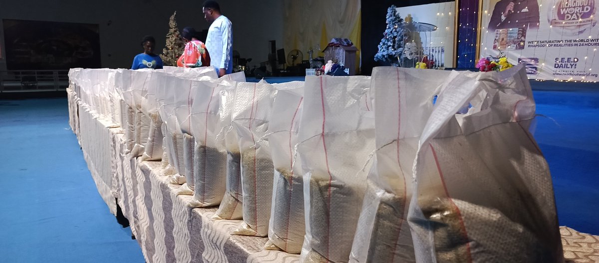 cennez1's tweet photo. #CEZonalChurchYola
#PhotoHighlights

Christ Embassy Yola Sent Portions to several Families this Christmas.

Families present received Packages containing Rice, flour, chicken among other items.

#icm
#sendportions
#HealingEverywhere
#healingtothenations
#10forTENTH
#cennr1z2 https://t.co/K6lOq5zHN6