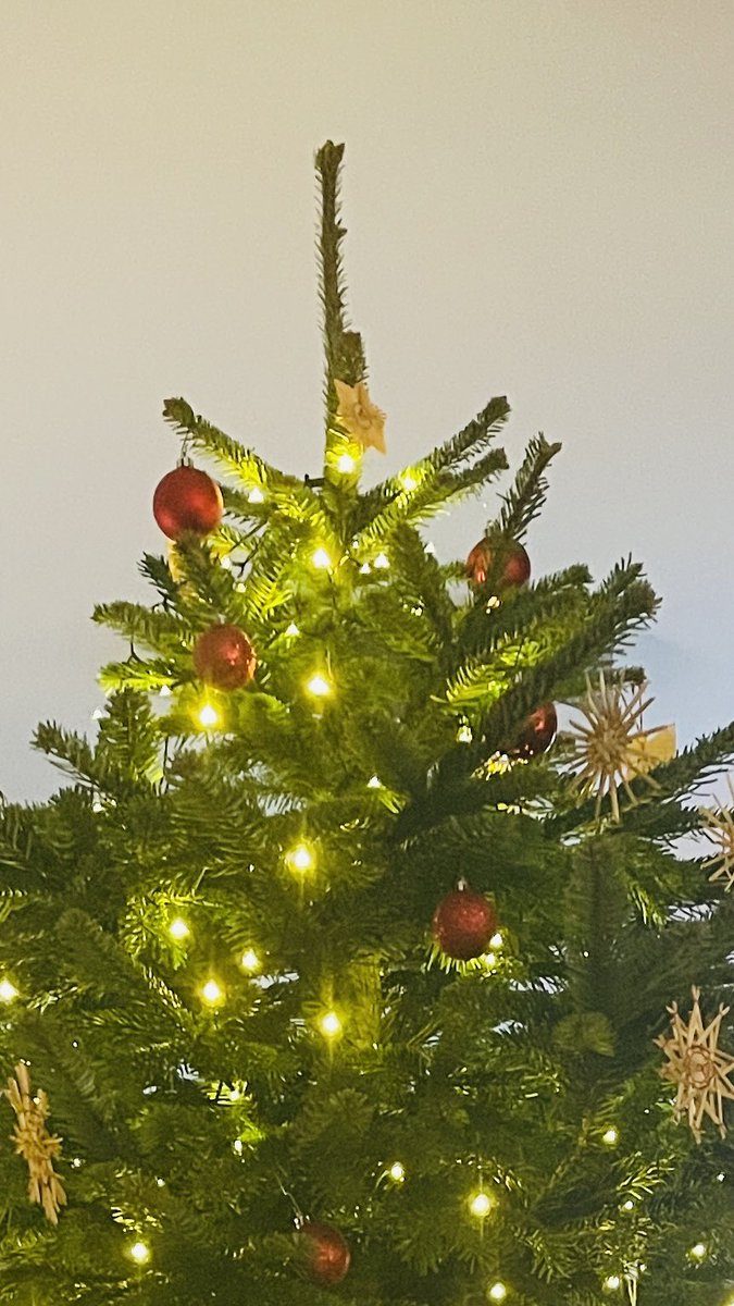 kolle77's tweet photo. Ich wünsche meiner Bubble ein fröhliches Weihnachtsfest und besinnliche Tage im Kreis eurer Liebsten ! Mögen all unsere Wünsche in Erfüllung gehen und lasst uns auch die Mitmenschen bedenken, die es nicht so gut haben. 🖤❤️ #FestderLiebe #FroheWeihnachten https://t.co/rltqctV4nH
