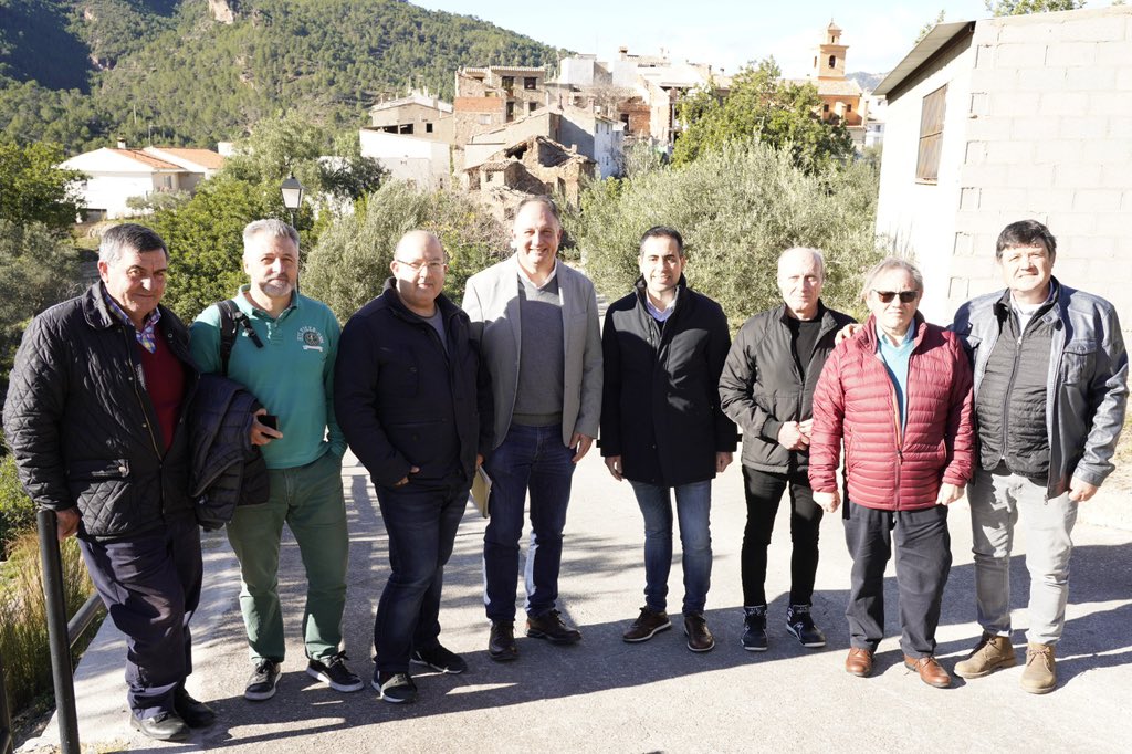 popularescs's tweet photo. 🔵 El PPCS cumple con el interior de Castellón.

👉 Torrechiva contará con una nueva helisuperficie, como parte del plan liderado por @barrachinaMarta para reforzar la protección del mundo rural.

Tras años de abandono del PSOE, el PPCS actúa y cumple. https://t.co/aaQLFZIMLQ