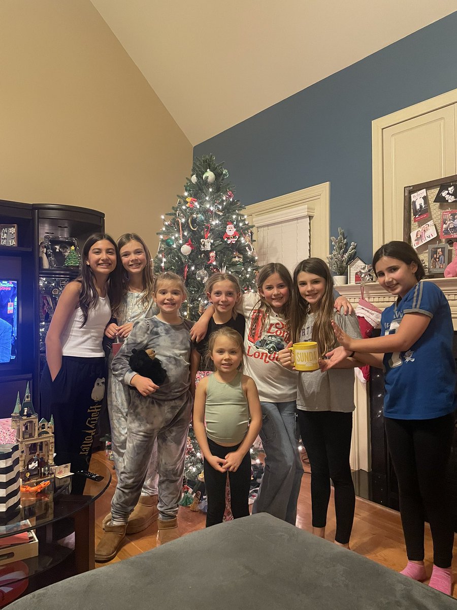 beckycacaci's tweet photo. Avery celebrating her 11th birthday days before Christmas with Cora Olivia Nora Callie Carsyn Frankie and Olivia!  #sundaytodaymugshots #sundaymugshots @WillieGeist @TODAYshow https://t.co/zSGuaYOwyU