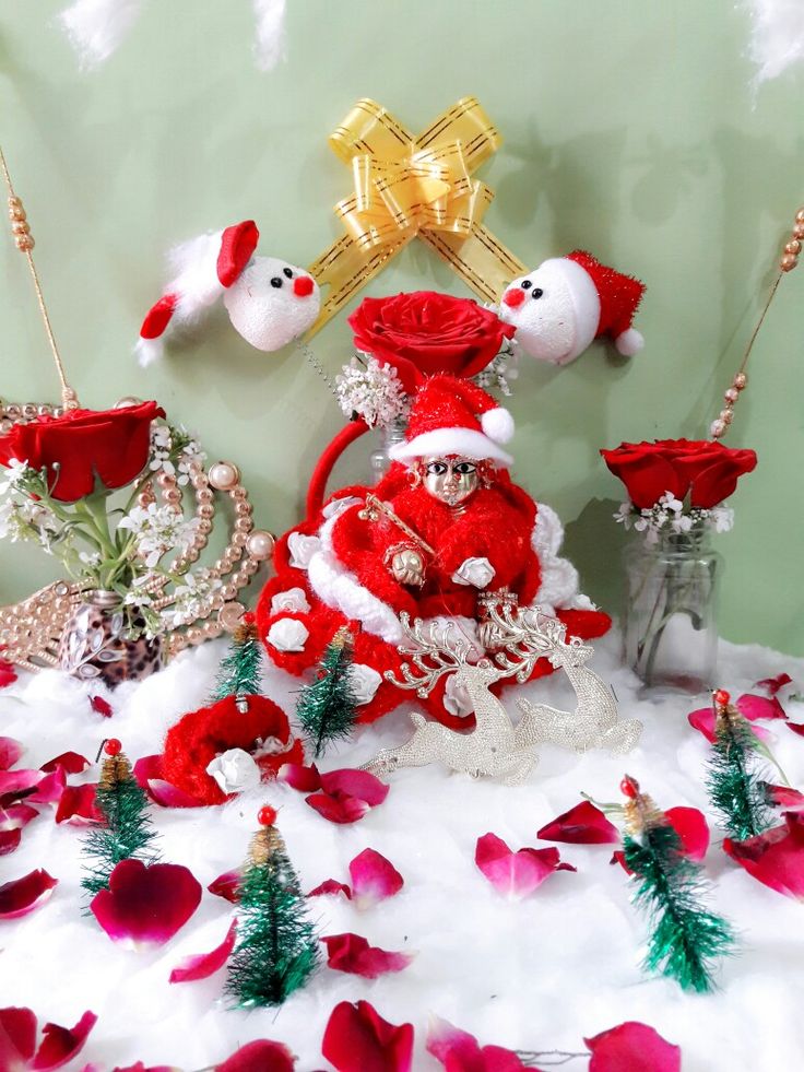 PunjabBee's tweet image. Dear Hindus, let's cherish and respect our traditions. Dressing up Shri Krishna as Santa dilutes the essence of our dharma. If you really like Santa statue, buy one, but let’s not mock our own culture in the process. 🙏🏻

#RespectTraditions