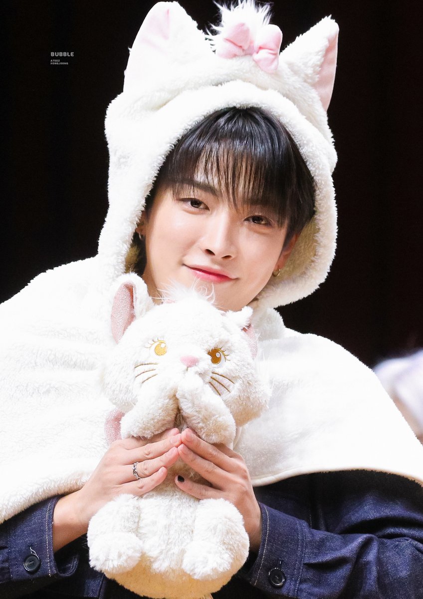 bubble_981107's tweet photo. 241201 HQ
아기 고양이 쭝이🐱

#김홍중 #홍중
#ATEEZ #HONGJOONG https://t.co/yX0iNmGzsi
