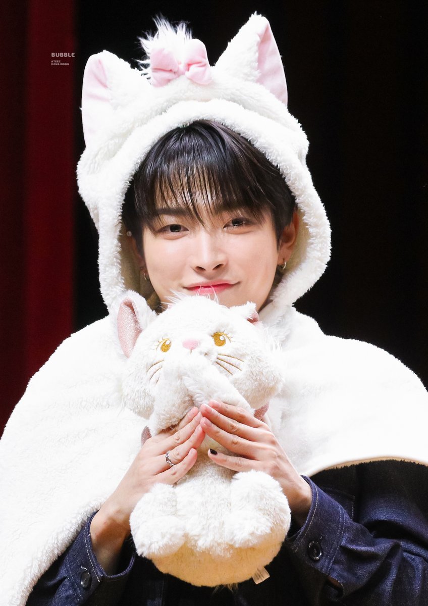 bubble_981107's tweet photo. 241201 HQ
아기 고양이 쭝이🐱

#김홍중 #홍중
#ATEEZ #HONGJOONG https://t.co/yX0iNmGzsi