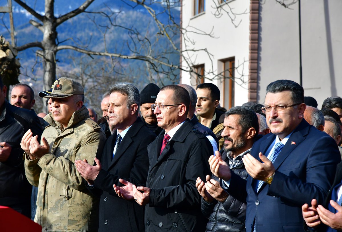 Kore gazisi ve aynı zamanda şehit babası olan Ali Paşa ALBAYRAK'ın  Maçka/Yazlık Köyü'nde düzenlenen cenaze merasimine katıldık.
Mekanı Cennet Olsun.
<a href="/TrabzonValilik/">T.C. Trabzon Valiliği 🇹🇷</a>